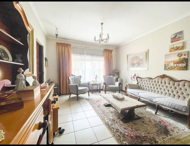 2 BEDROOM TOWNHOUSE FOR SALE IN BRENTWOOD